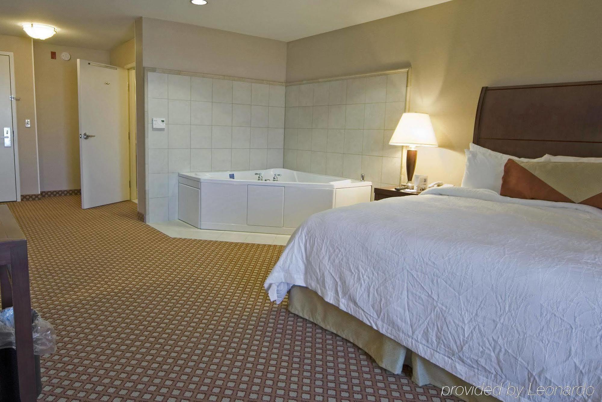 Hilton Garden Inn Omaha West Room photo